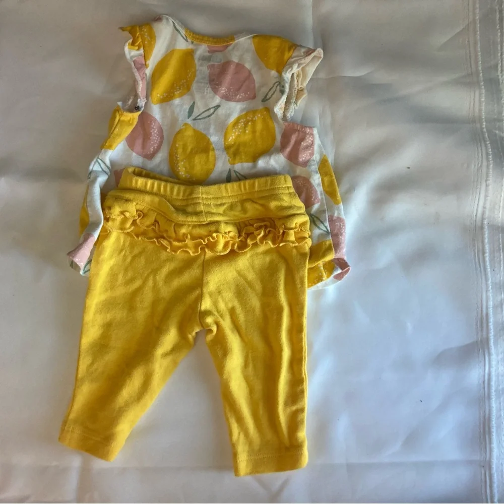 Carter's 0-3 month Lemon Matching Set